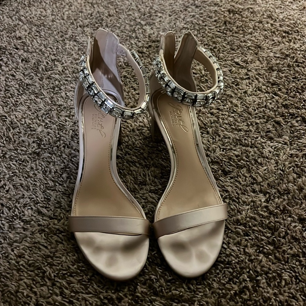 Jewel Badgley Mischka brand heel in neutral tone with gemstones. Size 7.5